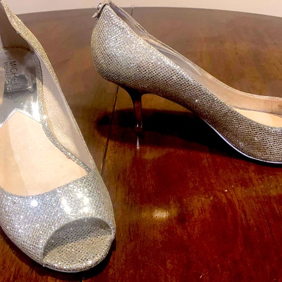Stunning Michael Kors leather pumps! - Picture 1 of 2